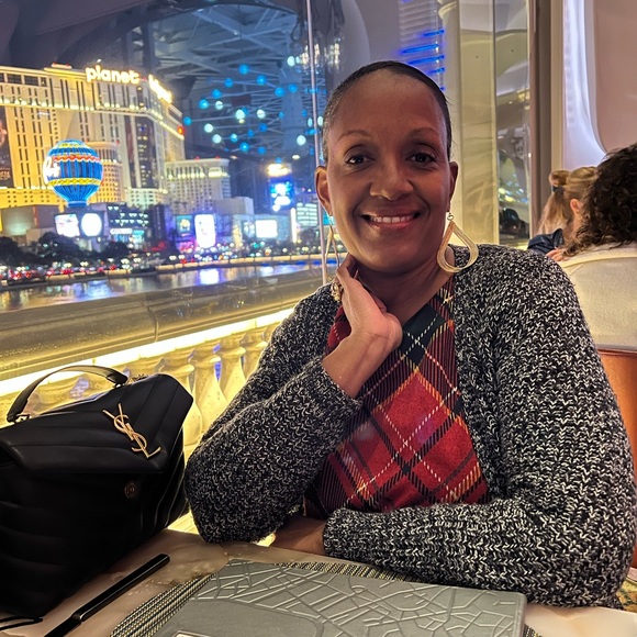 Meet your Posher, Antrease - Picture 2 of 5